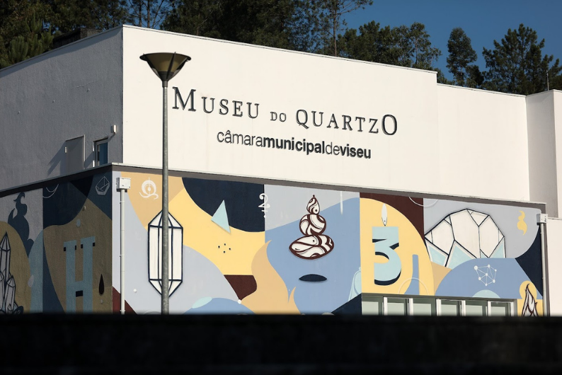 Museu do Quartzo recebe duas novas exposições dedicadas ao Quartzo e ao Planeta
