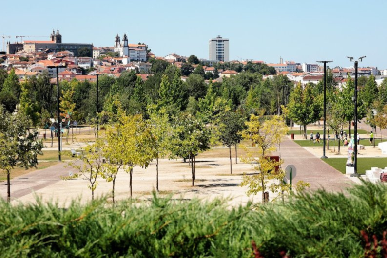 Projeto de rearborização e criação de zonas de sombra no Parque Urbano de Santiago elegível para financiamento